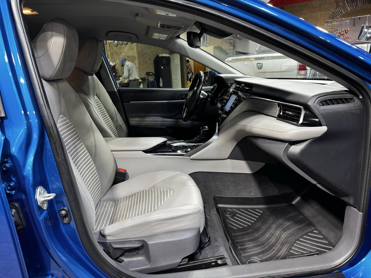 Toyota Camry SE Auto (Natl) 2020