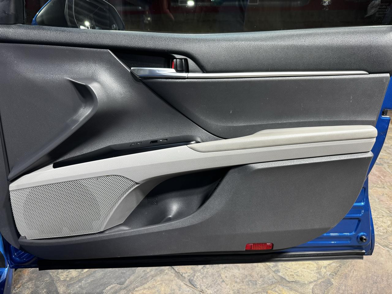 Toyota Camry SE Auto (Natl) 2020