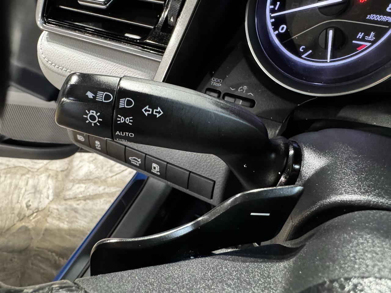 Toyota Camry SE Auto (Natl) 2020
