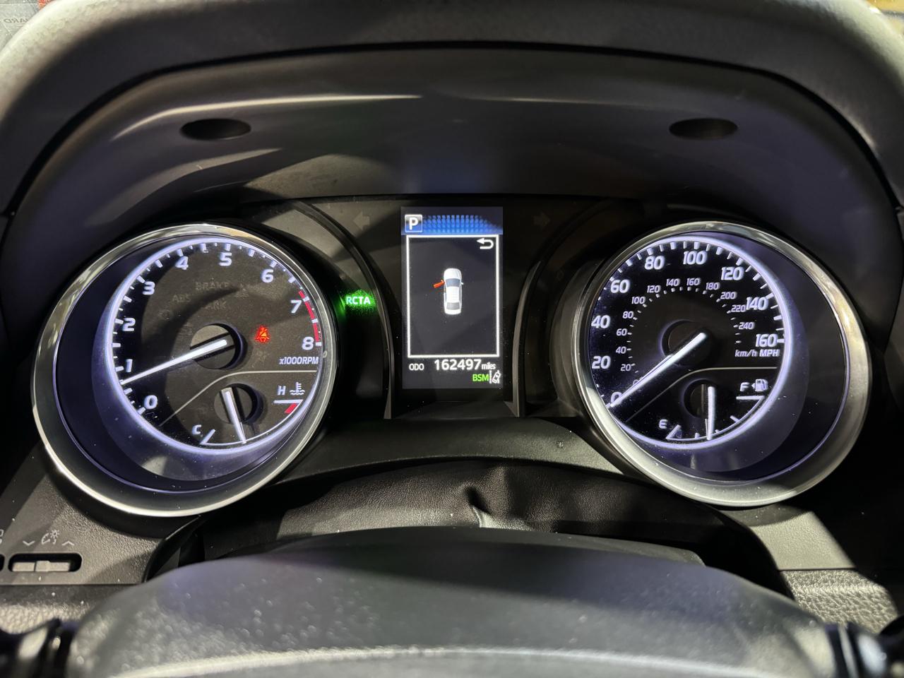 Toyota Camry SE Auto (Natl) 2020