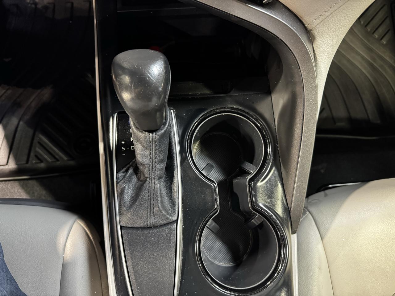 Toyota Camry SE Auto (Natl) 2020
