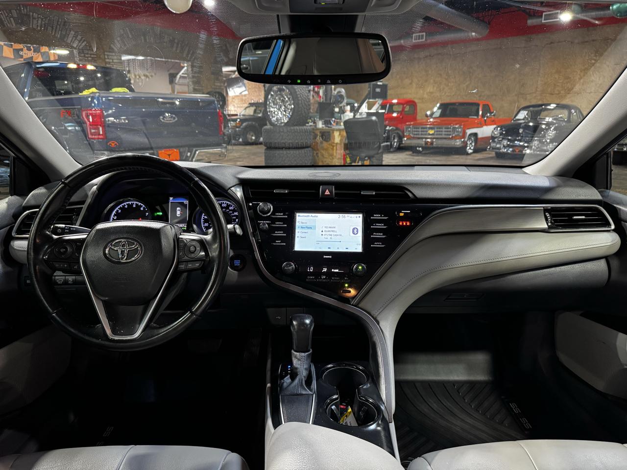 Toyota Camry SE Auto (Natl) 2020