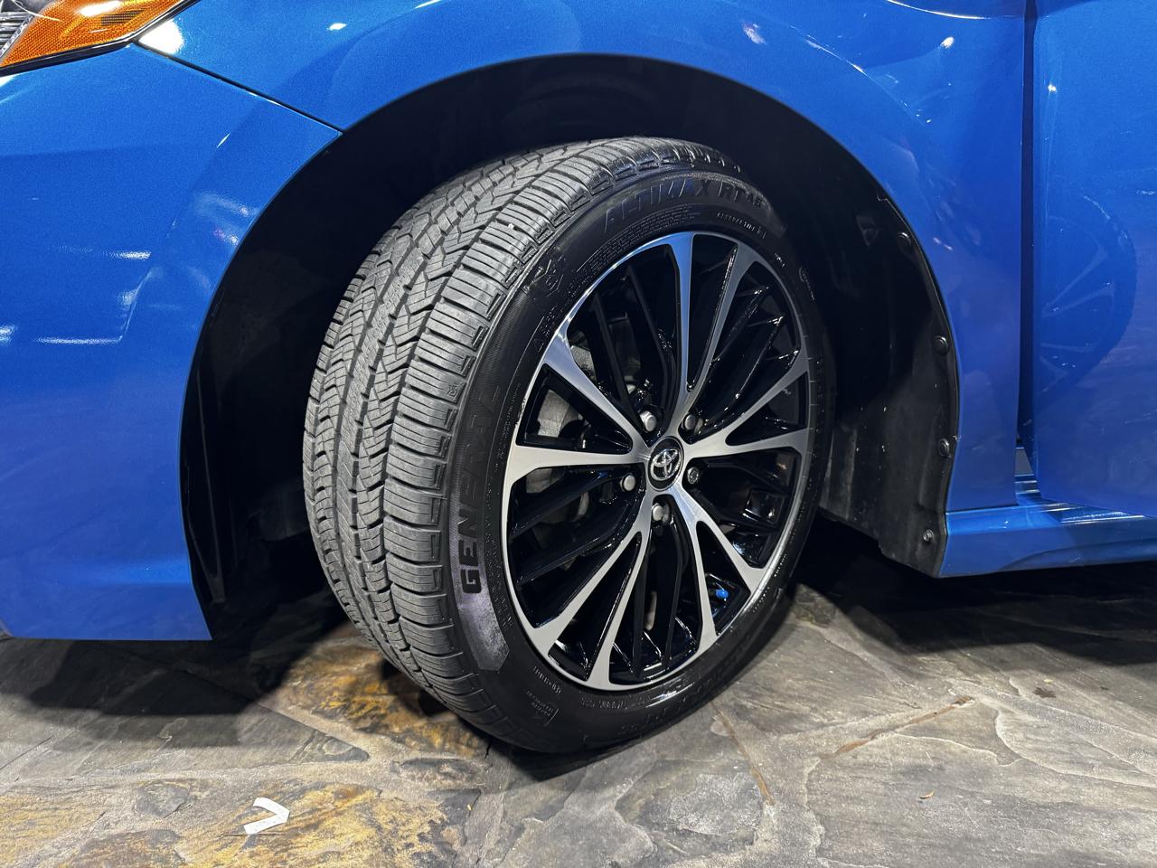 Toyota Camry SE Auto (Natl) 2020