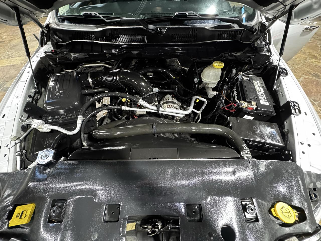 RAM 1500 Laramie 4x2 Crew Cab 6'4" Box *Ltd Avail* 2018