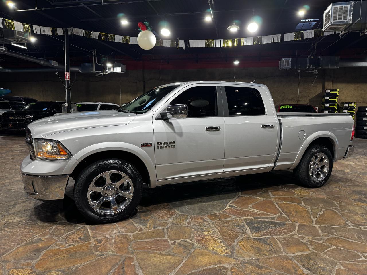 RAM 1500 Laramie 4x2 Crew Cab 6'4" Box *Ltd Avail* 2018