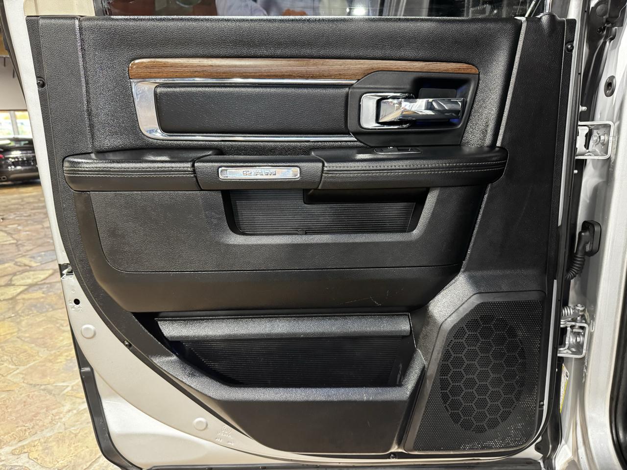 RAM 1500 Laramie 4x2 Crew Cab 6'4" Box *Ltd Avail* 2018