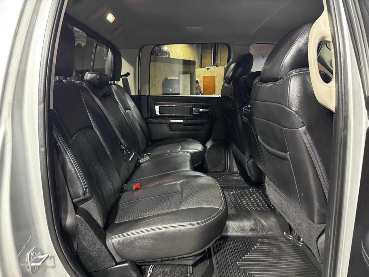 RAM 1500 Laramie 4x2 Crew Cab 6'4" Box *Ltd Avail* 2018