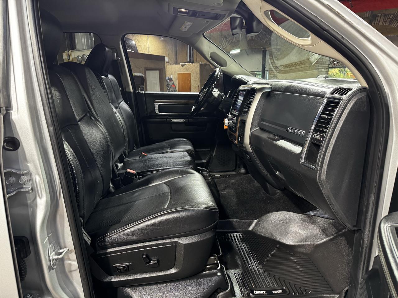 RAM 1500 Laramie 4x2 Crew Cab 6'4" Box *Ltd Avail* 2018
