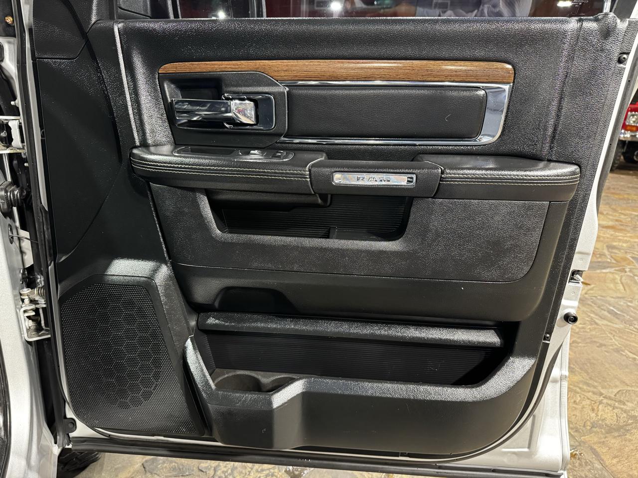 RAM 1500 Laramie 4x2 Crew Cab 6'4" Box *Ltd Avail* 2018