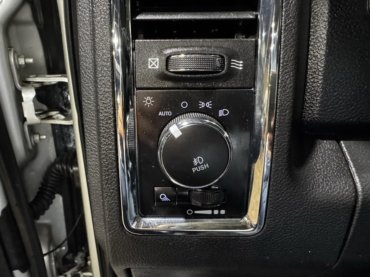 RAM 1500 Laramie 4x2 Crew Cab 6'4" Box *Ltd Avail* 2018