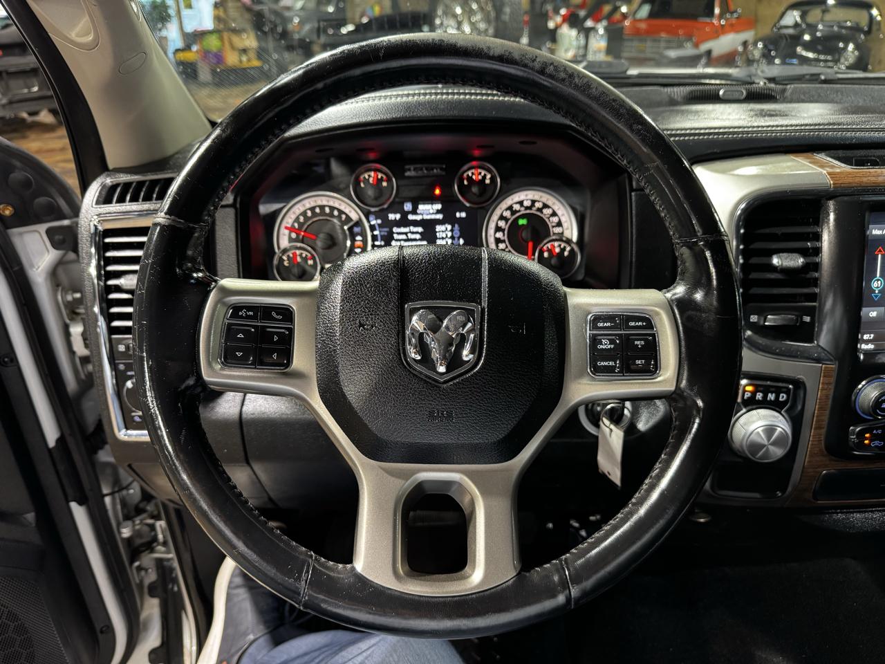 RAM 1500 Laramie 4x2 Crew Cab 6'4" Box *Ltd Avail* 2018