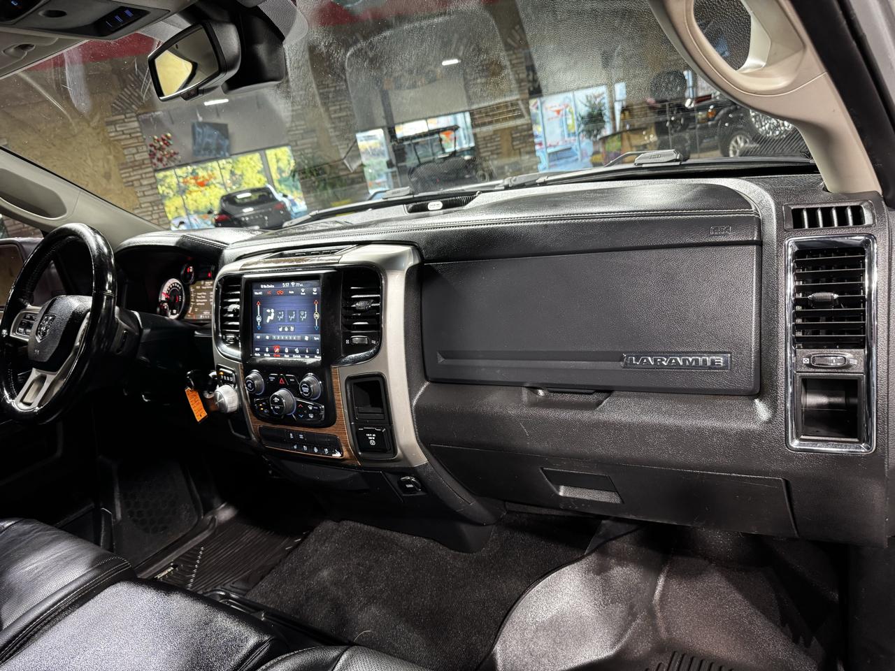 RAM 1500 Laramie 4x2 Crew Cab 6'4" Box *Ltd Avail* 2018