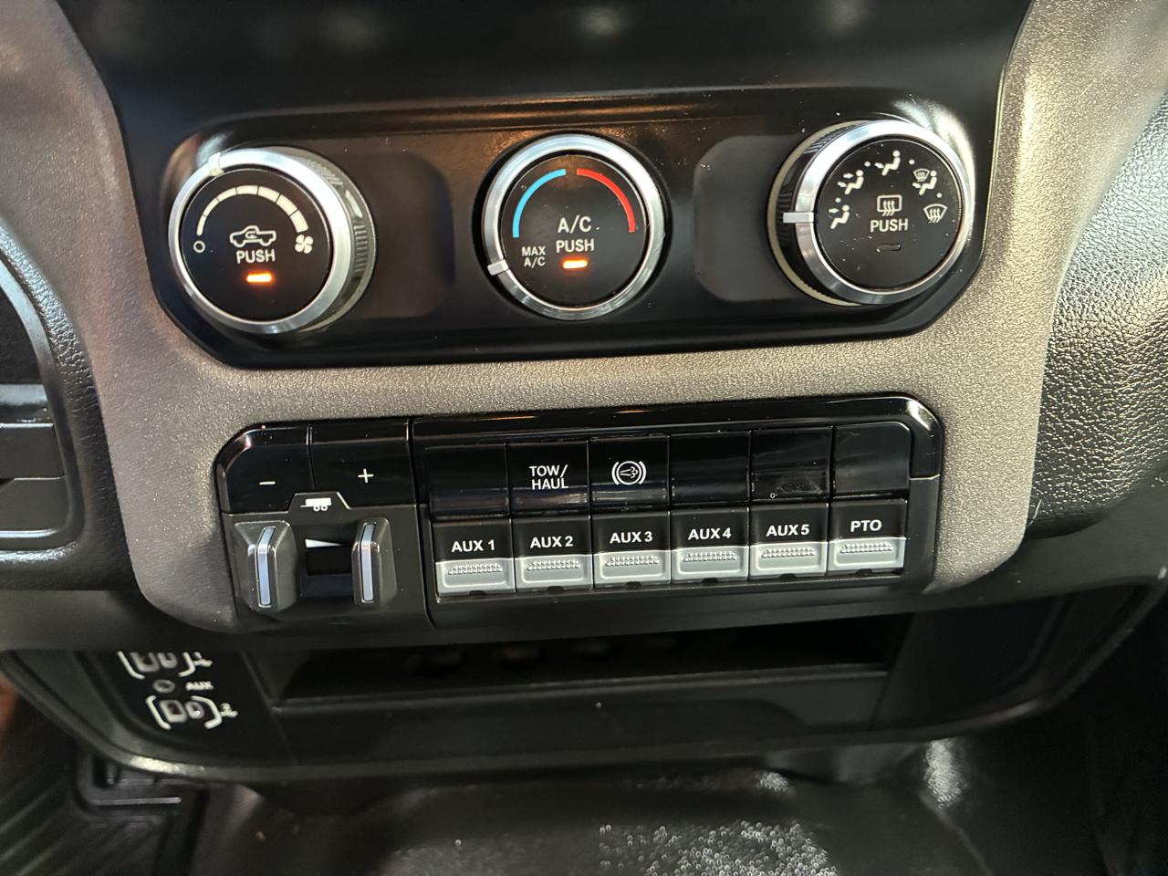 RAM 5500 Chassis Cab Tradesman 4x4 Crew Cab 84" CA 197.4" WB 2021
