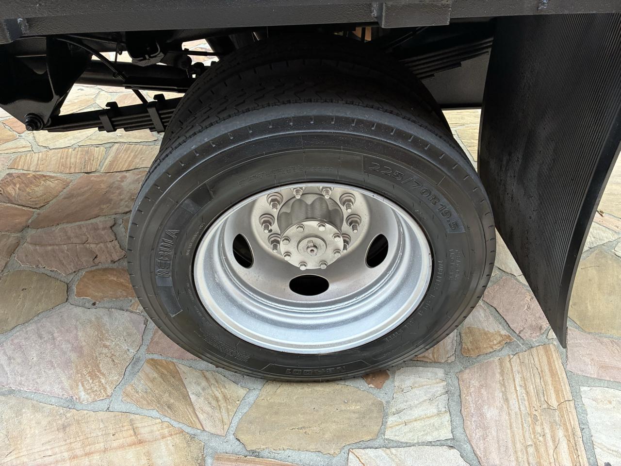 RAM 5500 Chassis Cab Tradesman 4x4 Crew Cab 84" CA 197.4" WB 2021