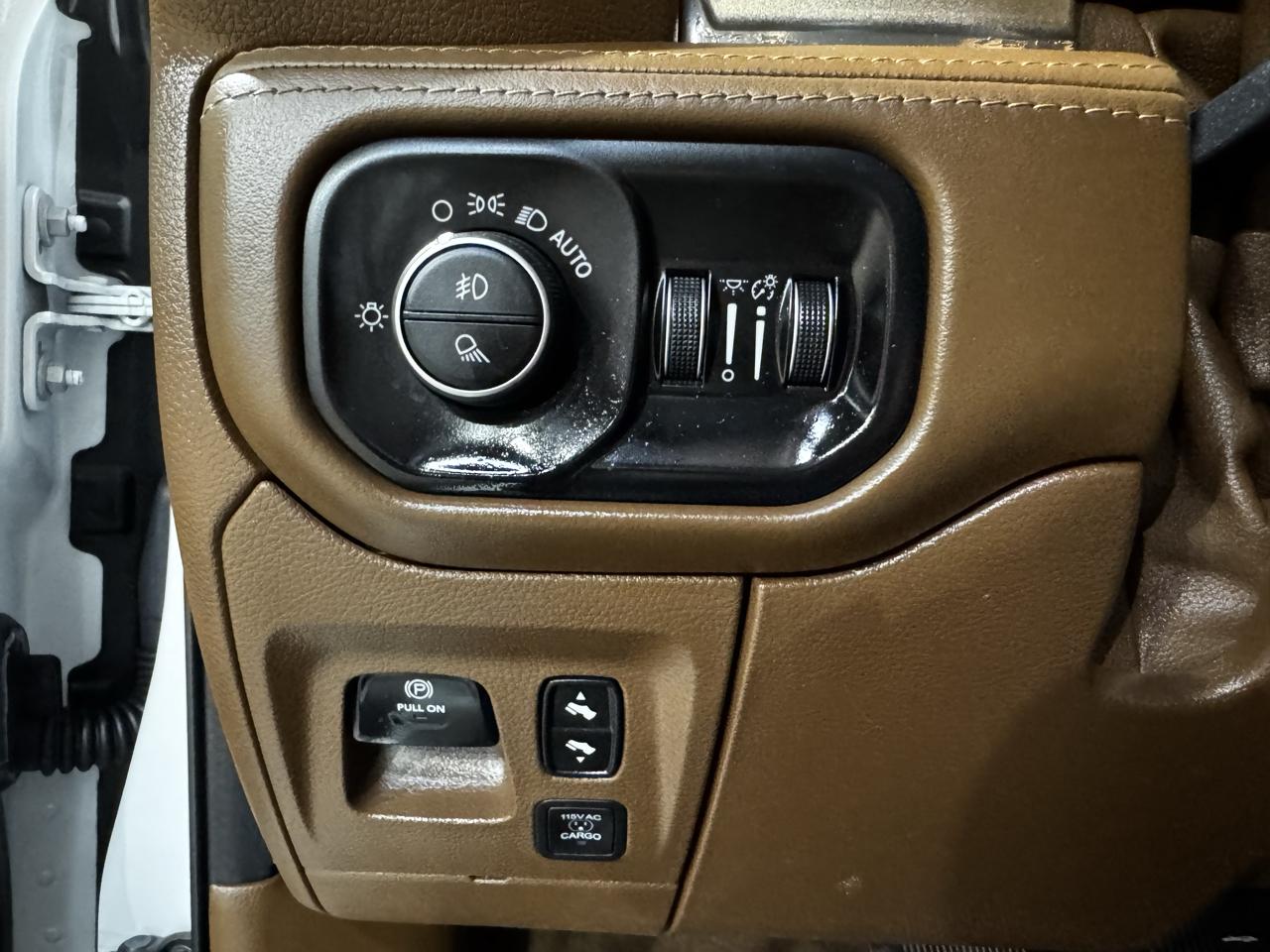 RAM 1500 Longhorn 4x2 Crew Cab 5'7" Box 2020