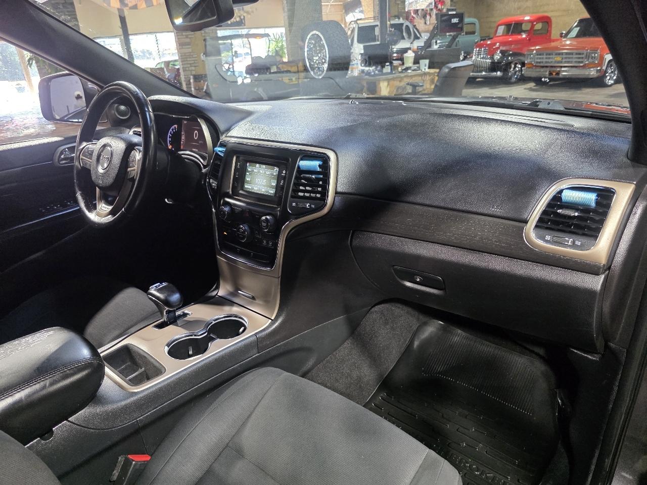 Jeep Grand Cherokee RWD 4dr Laredo 2015