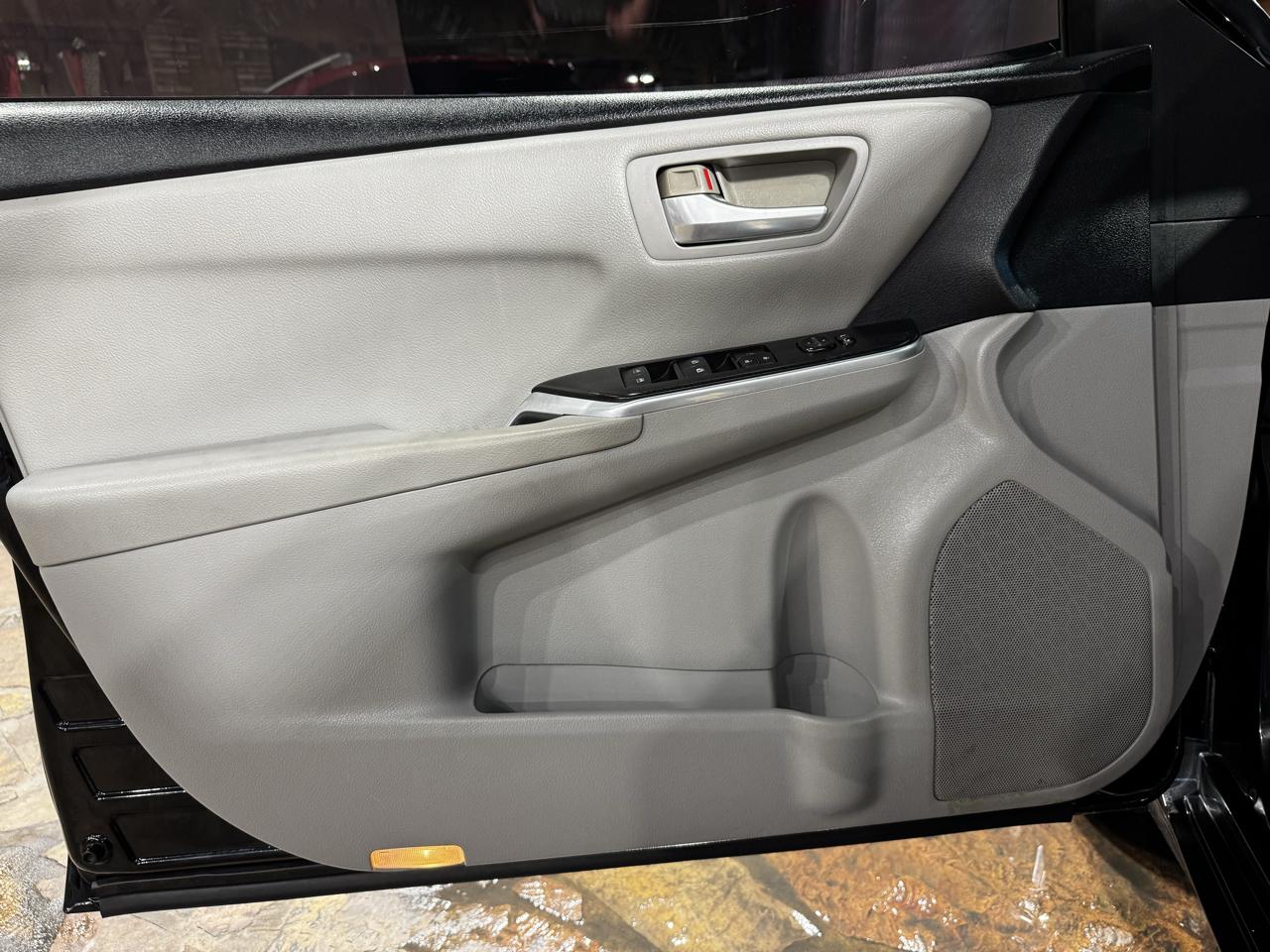 Toyota Camry 4dr Sdn I4 Auto XLE (Natl) 2015