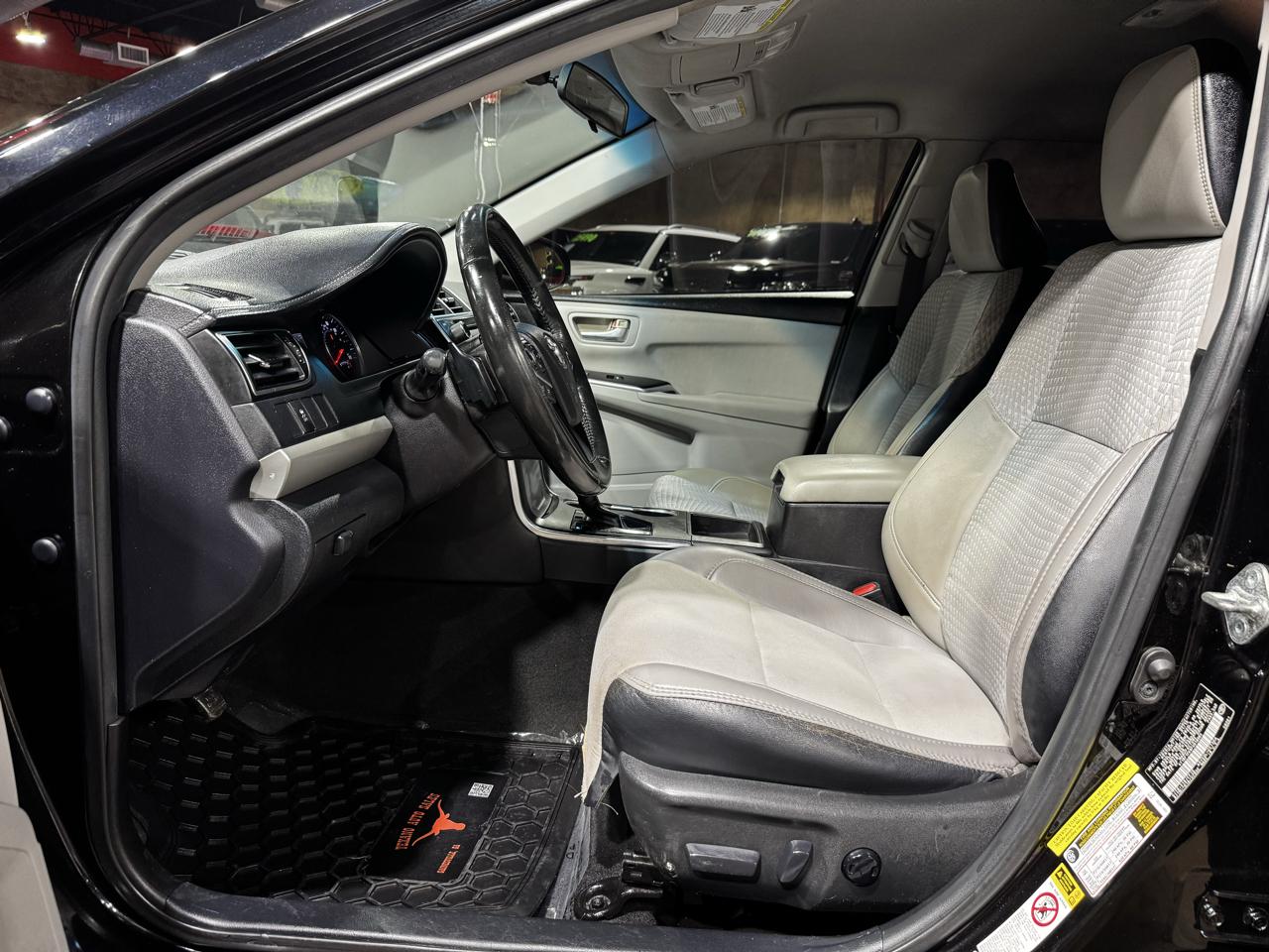 Toyota Camry 4dr Sdn I4 Auto XLE (Natl) 2015