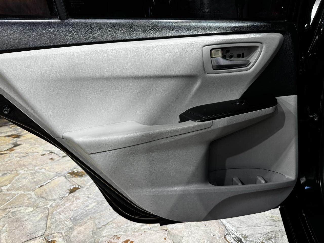 Toyota Camry 4dr Sdn I4 Auto XLE (Natl) 2015