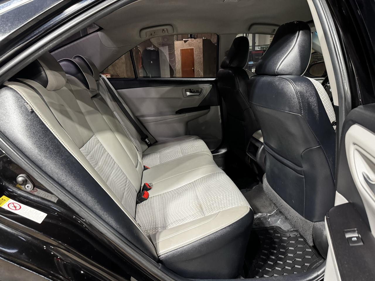 Toyota Camry 4dr Sdn I4 Auto XLE (Natl) 2015