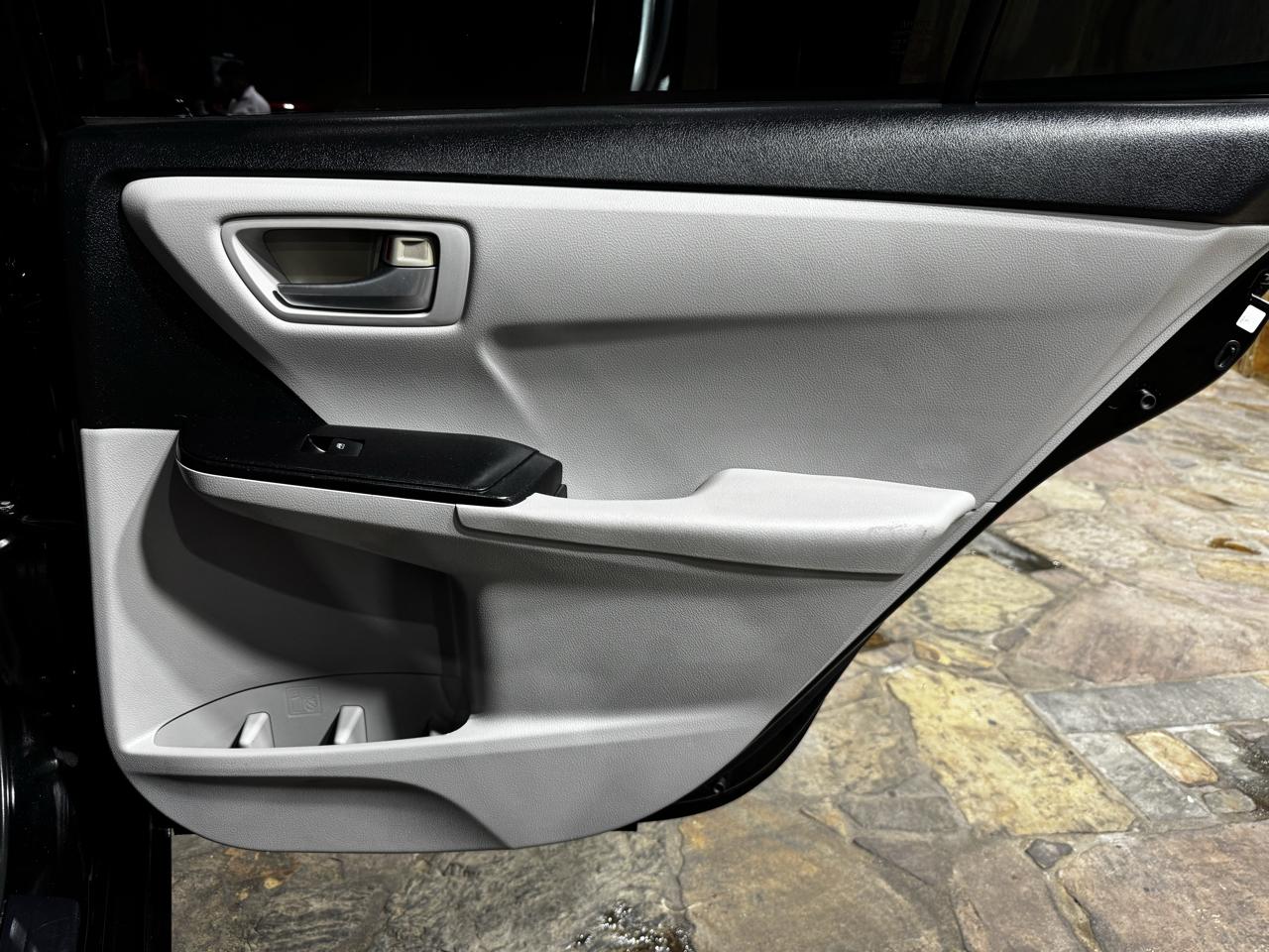 Toyota Camry 4dr Sdn I4 Auto XLE (Natl) 2015