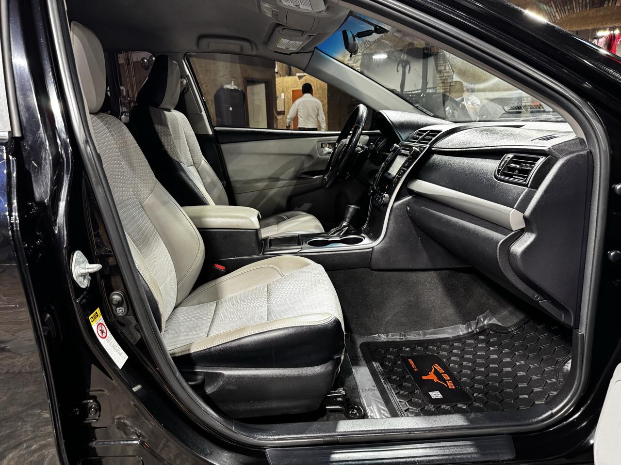 Toyota Camry 4dr Sdn I4 Auto XLE (Natl) 2015