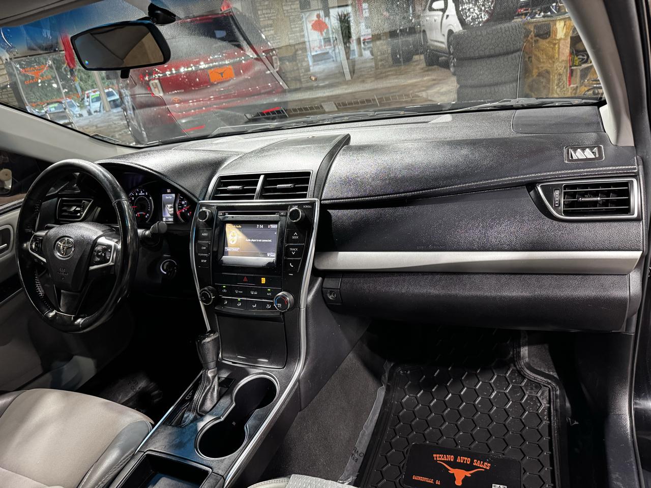 Toyota Camry 4dr Sdn I4 Auto XLE (Natl) 2015