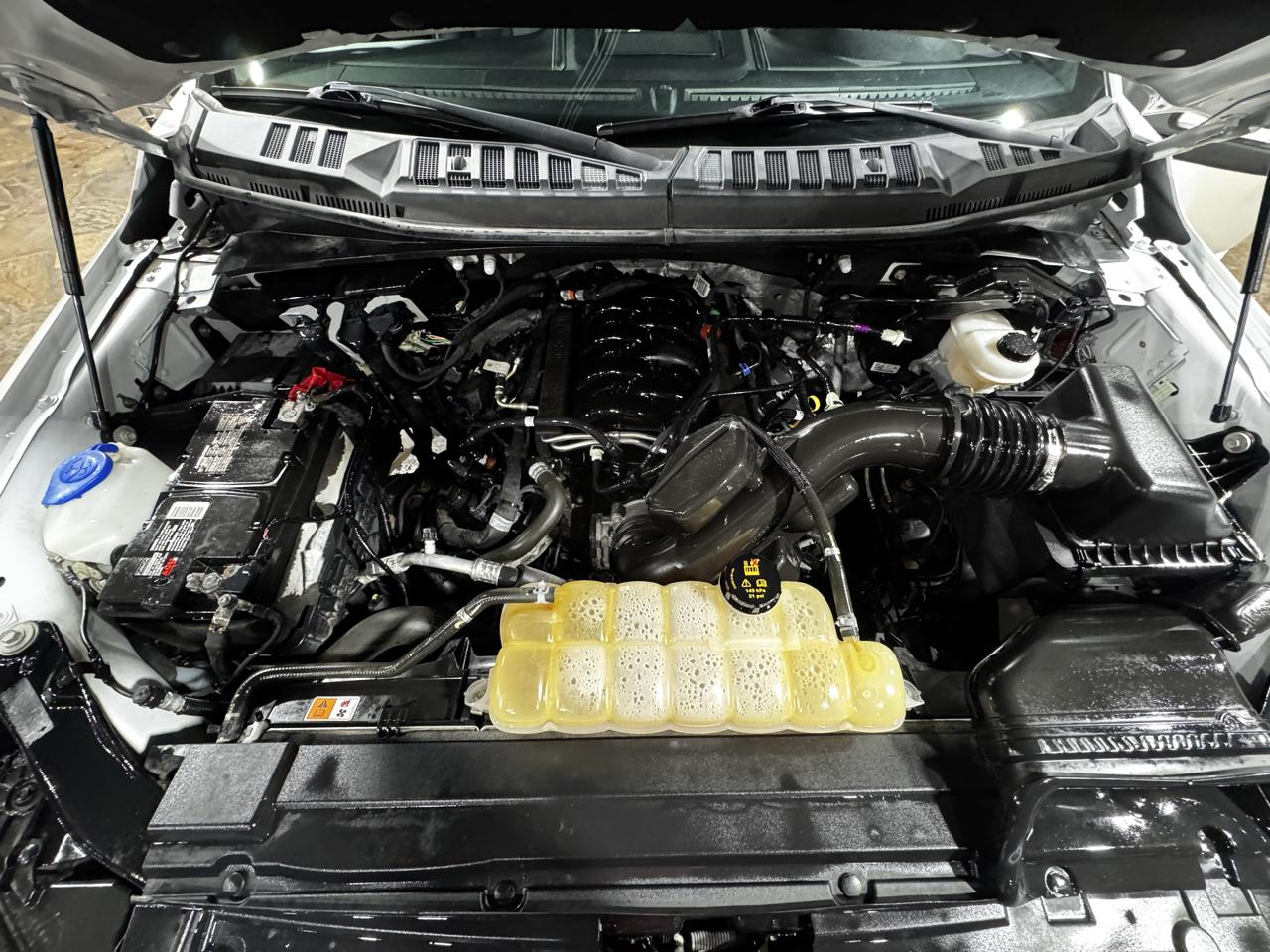 Ford F-150 photo 3