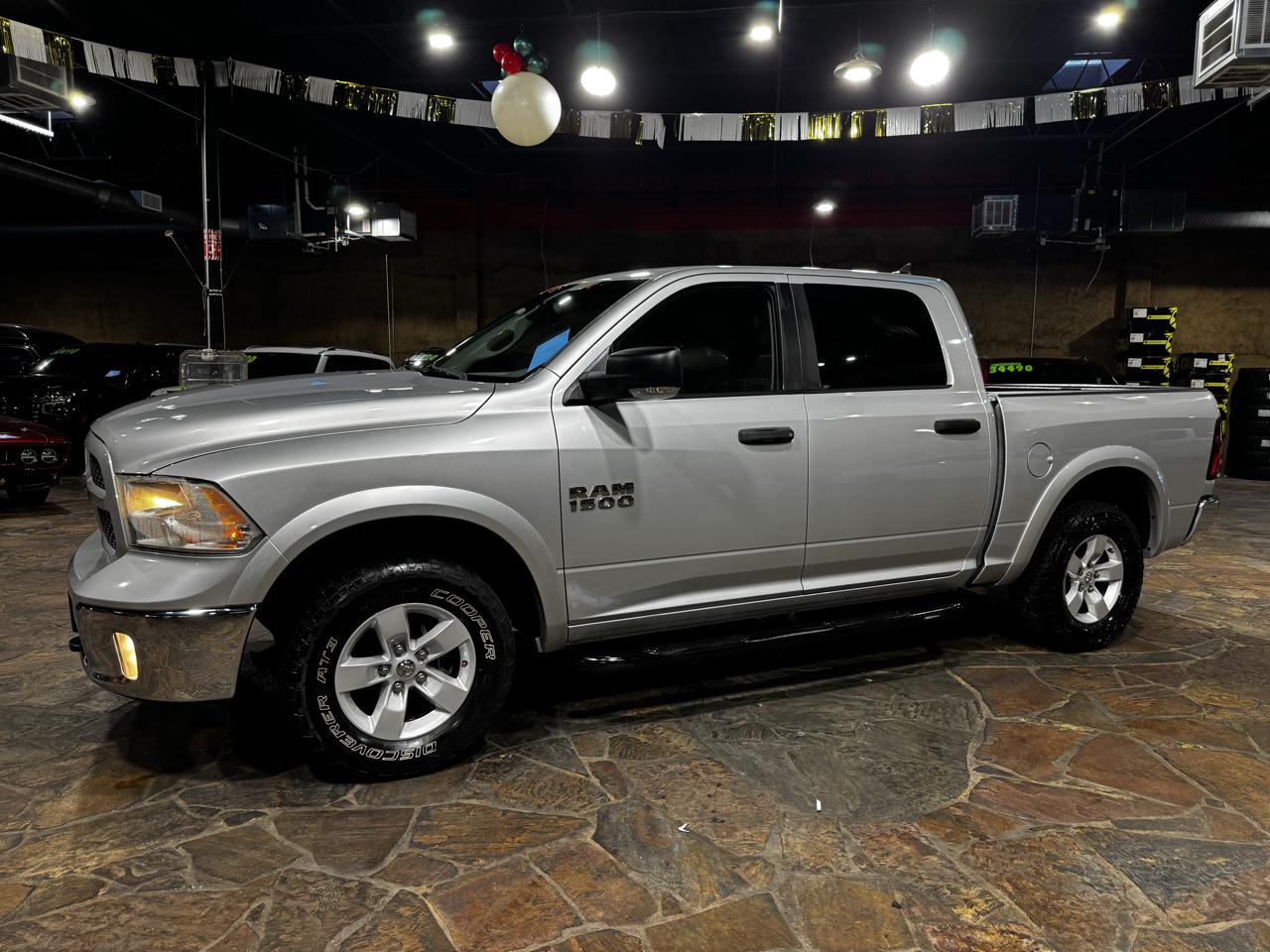 RAM 1500 4WD Crew Cab 140.5" Outdoorsman 2015