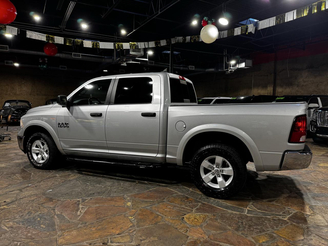 RAM 1500 4WD Crew Cab 140.5" Outdoorsman 2015