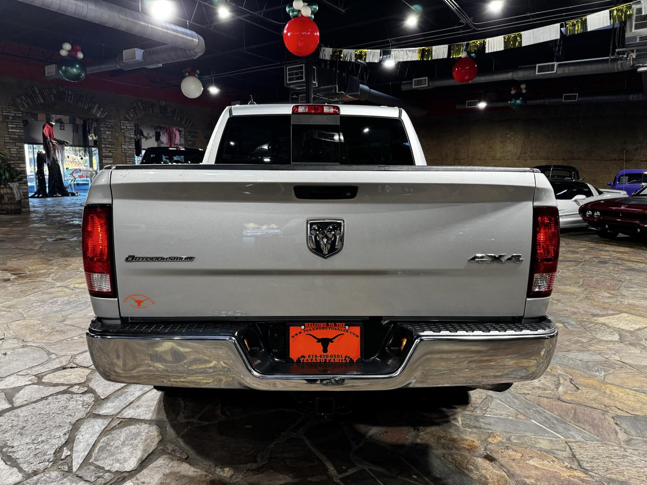 RAM 1500 4WD Crew Cab 140.5" Outdoorsman 2015
