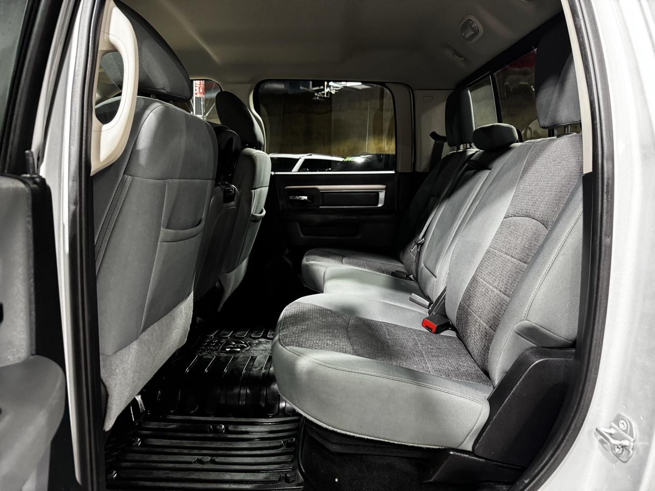 RAM 1500 4WD Crew Cab 140.5" Outdoorsman 2015
