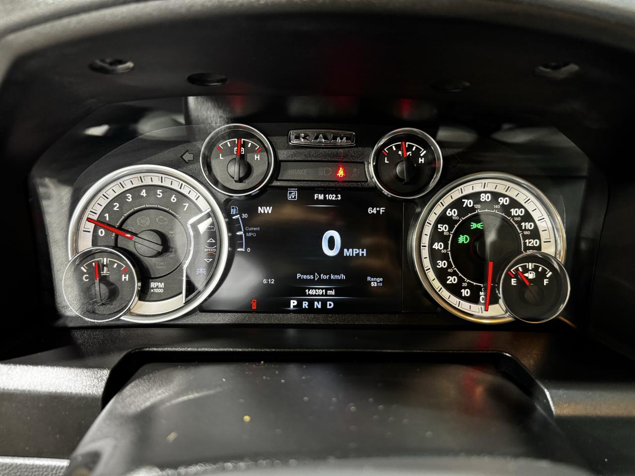 RAM 1500 4WD Crew Cab 140.5" Outdoorsman 2015