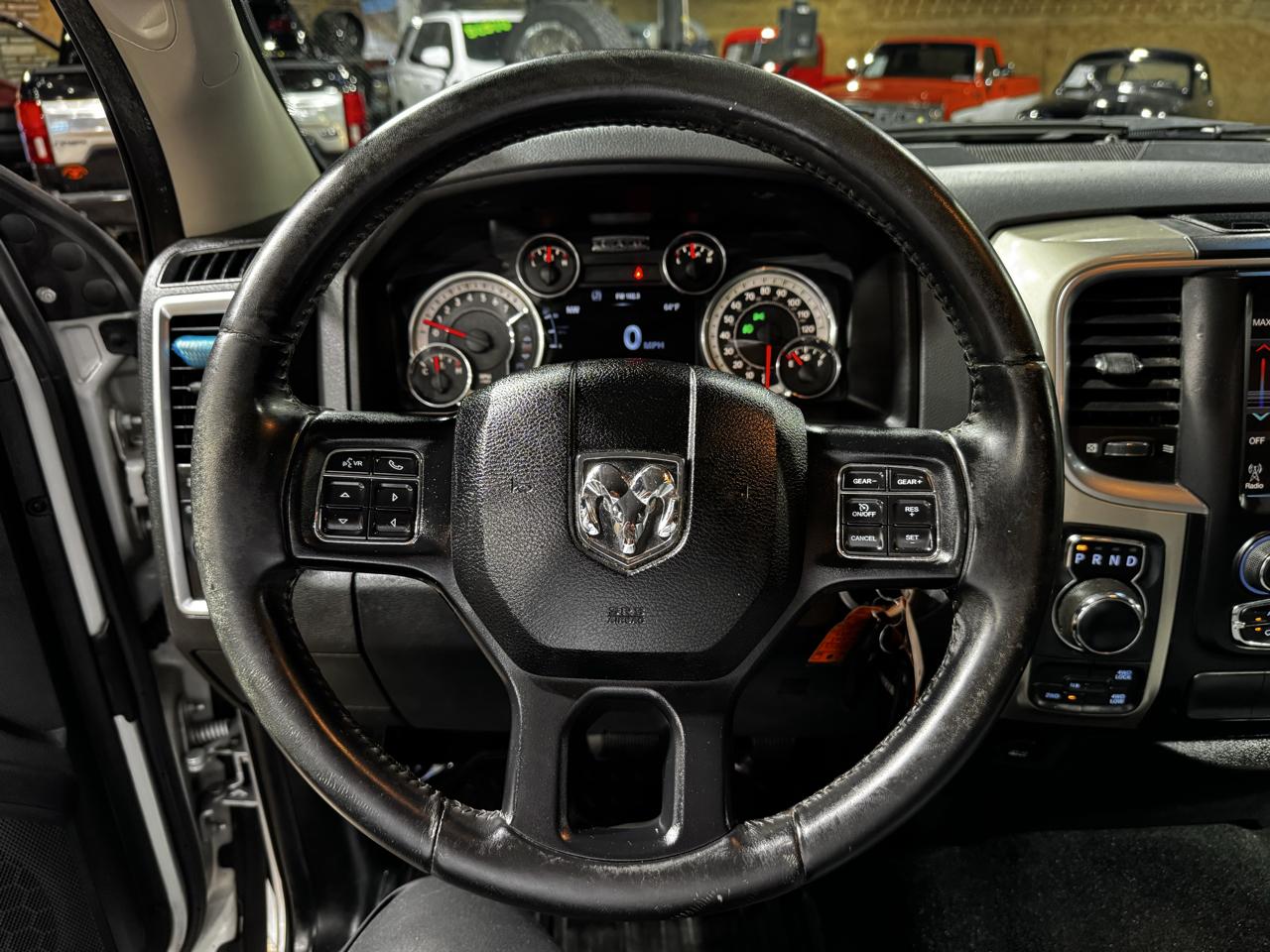 RAM 1500 4WD Crew Cab 140.5" Outdoorsman 2015