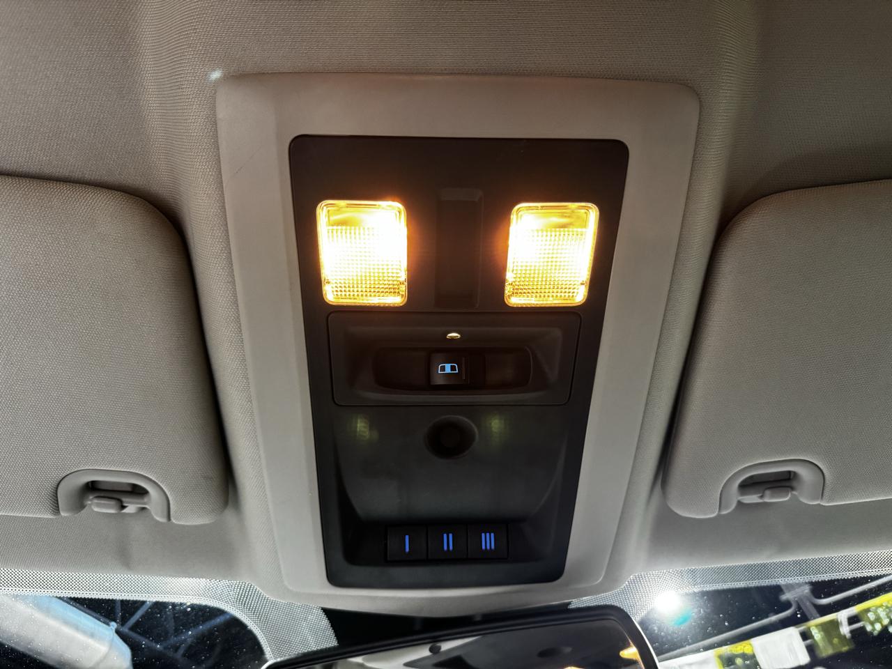 RAM 1500 4WD Crew Cab 140.5" Outdoorsman 2015