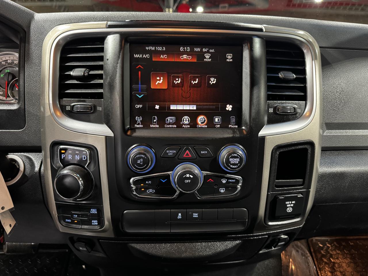 RAM 1500 4WD Crew Cab 140.5" Outdoorsman 2015