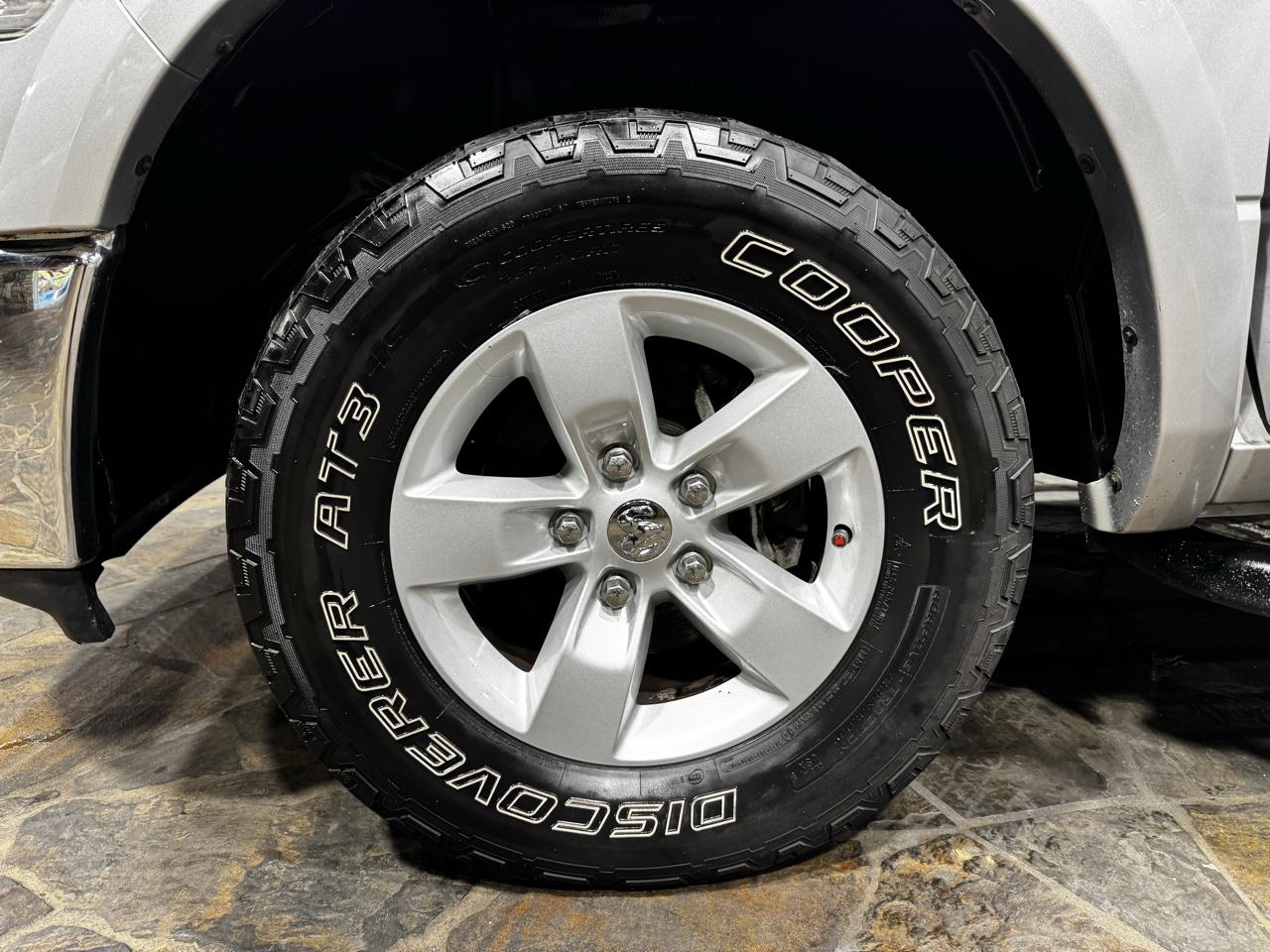 RAM 1500 4WD Crew Cab 140.5" Outdoorsman 2015