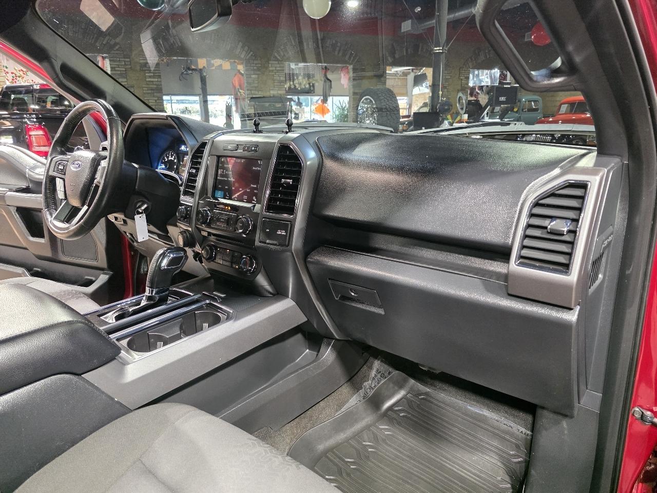 Ford F-150 4WD SuperCrew 139" XLT 2018