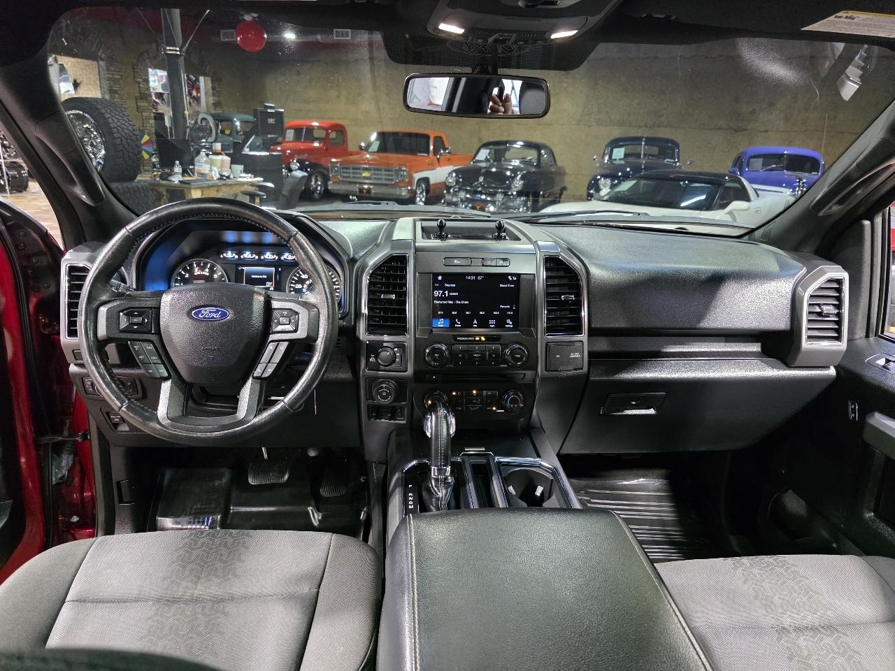 Ford F-150 4WD SuperCrew 139" XLT 2018