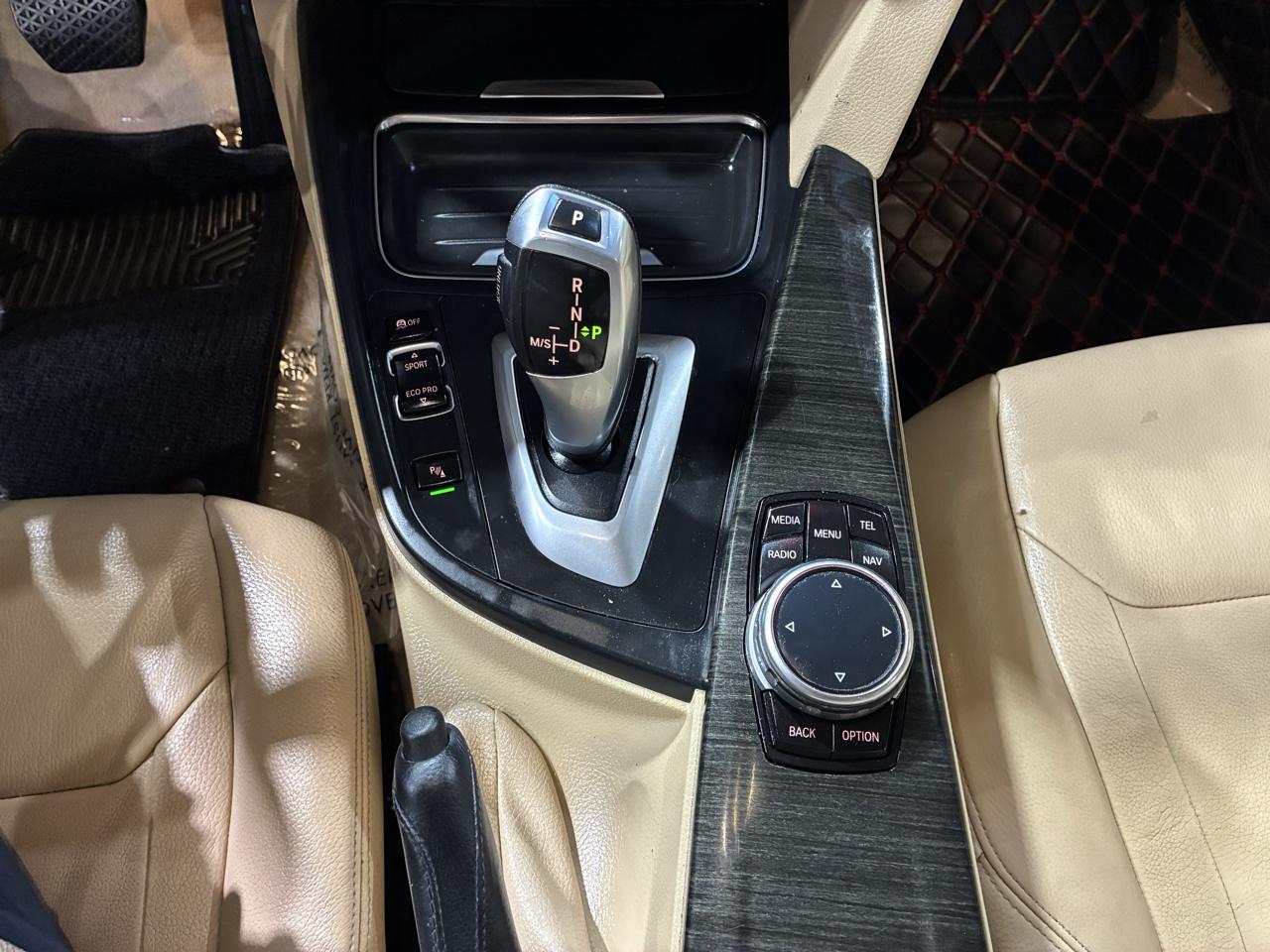 BMW 3 Series 4dr Sdn 328i RWD 2014