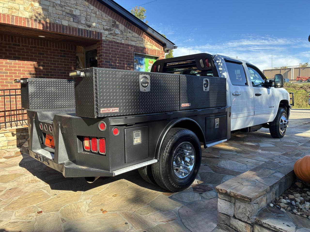 Chevrolet Silverado 3500HD 4WD Crew Cab 167.7" DRW LT 2011