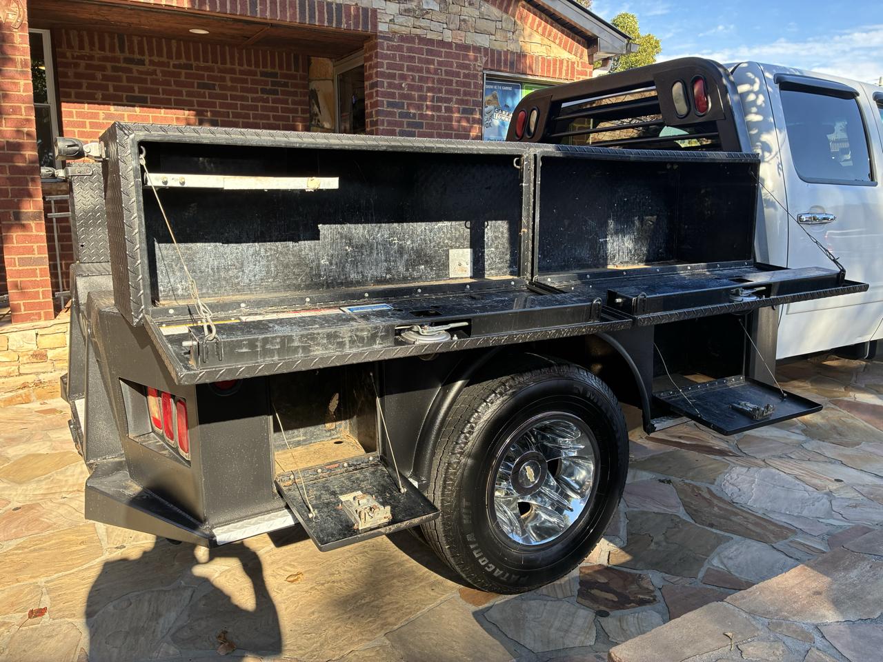 Chevrolet Silverado 3500HD 4WD Crew Cab 167.7" DRW LT 2011