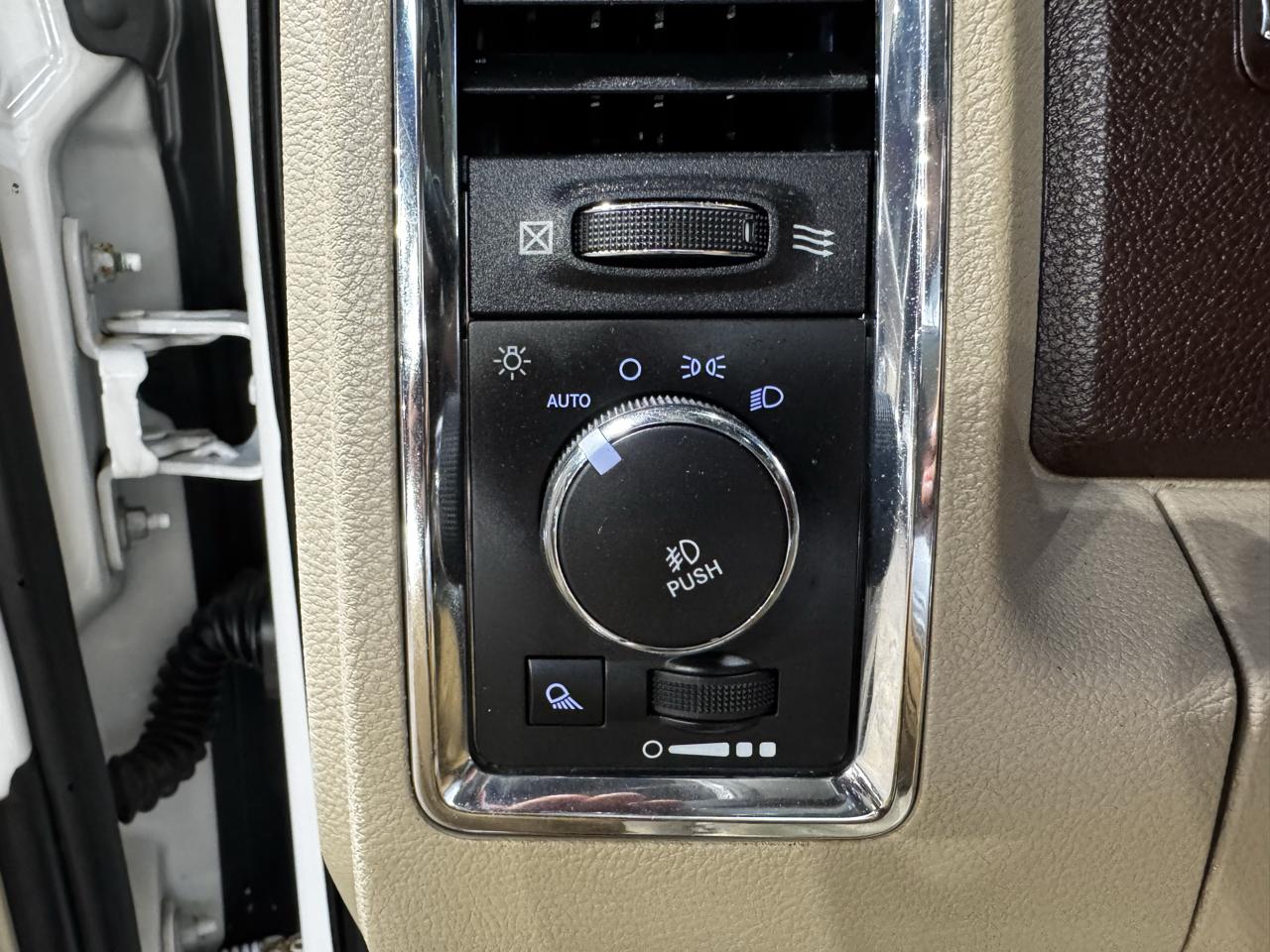 RAM 1500 2WD Crew Cab 140.5" Laramie 2014