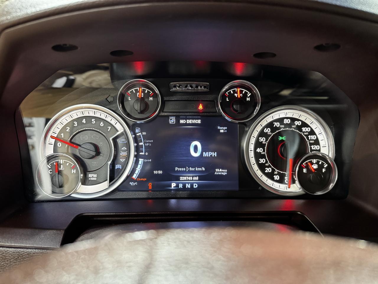 RAM 1500 2WD Crew Cab 140.5" Laramie 2014