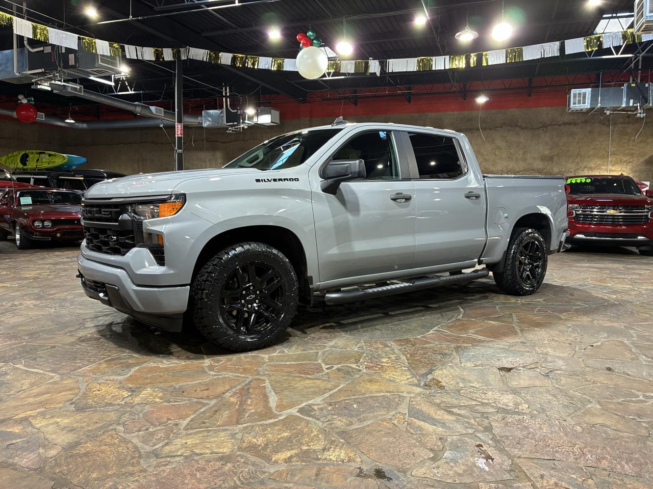 Chevrolet Silverado 1500 2WD Crew Cab 147" Custom 2024