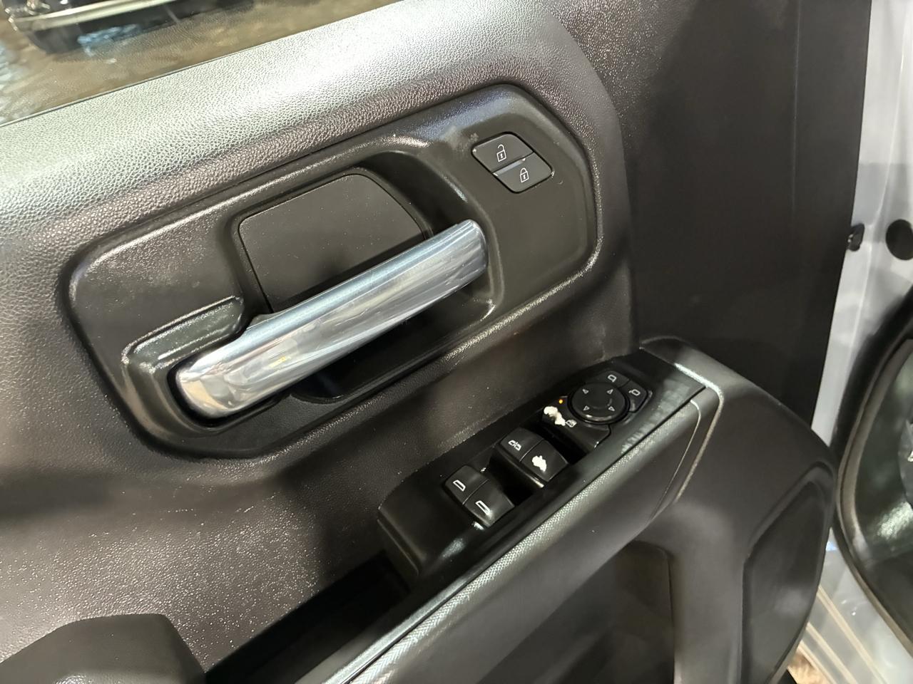 Chevrolet Silverado 1500 2WD Crew Cab 147" Custom 2024