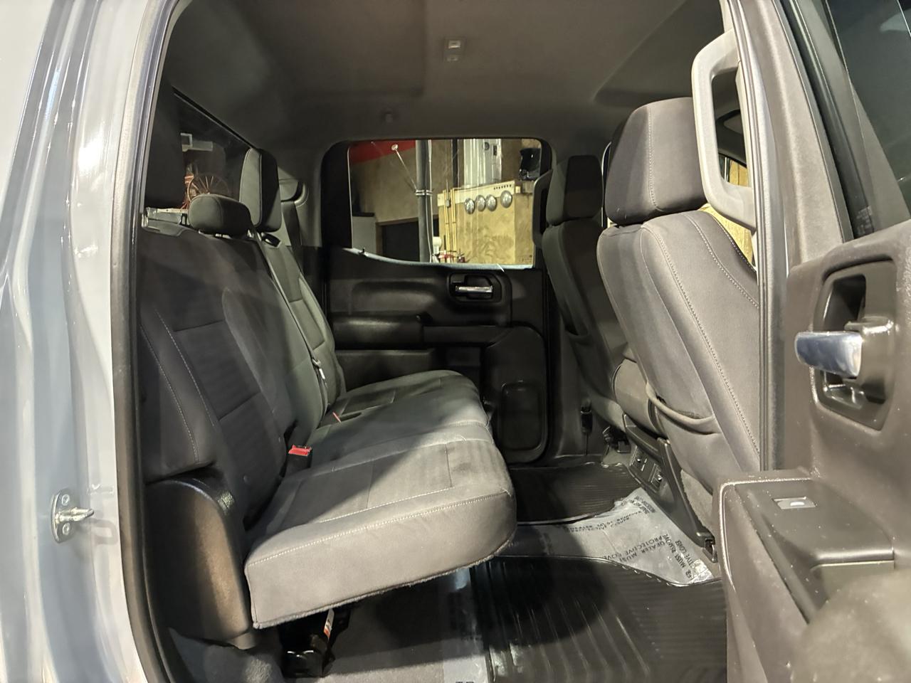 Chevrolet Silverado 1500 2WD Crew Cab 147" Custom 2024