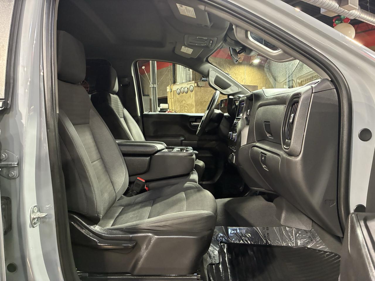 Chevrolet Silverado 1500 2WD Crew Cab 147" Custom 2024