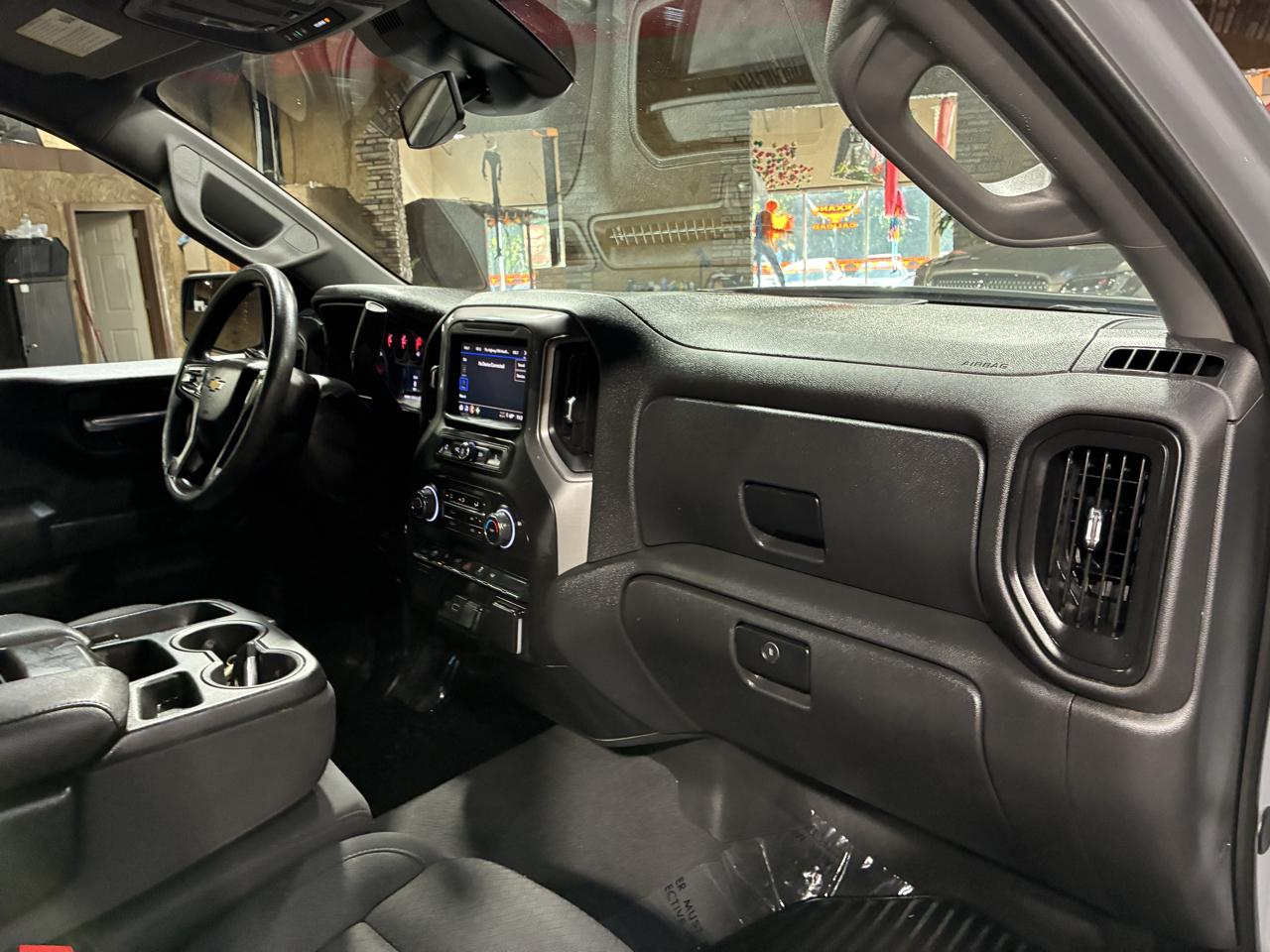Chevrolet Silverado 1500 2WD Crew Cab 147" Custom 2024