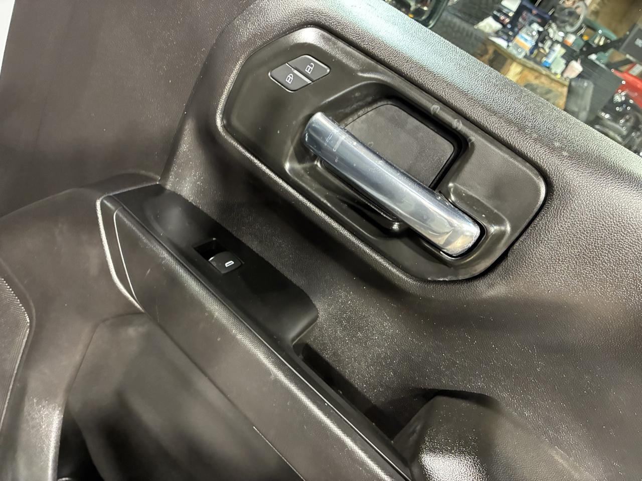 Chevrolet Silverado 1500 2WD Crew Cab 147" Custom 2024